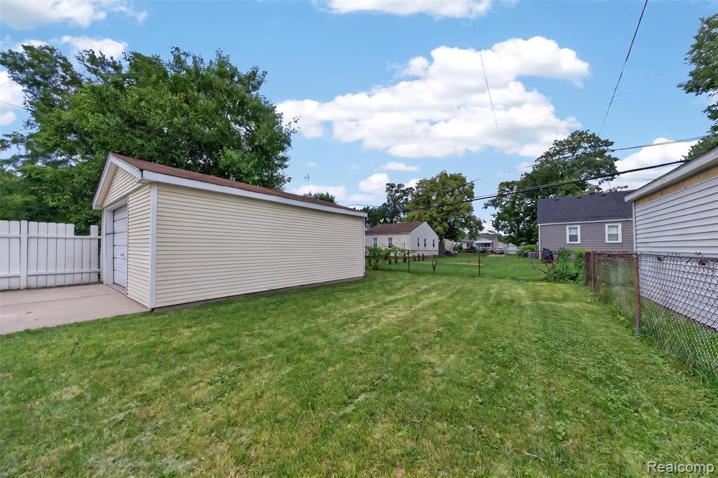 985 E Jarvis Avenue, Hazel Park, MI 48030 — Photo 20