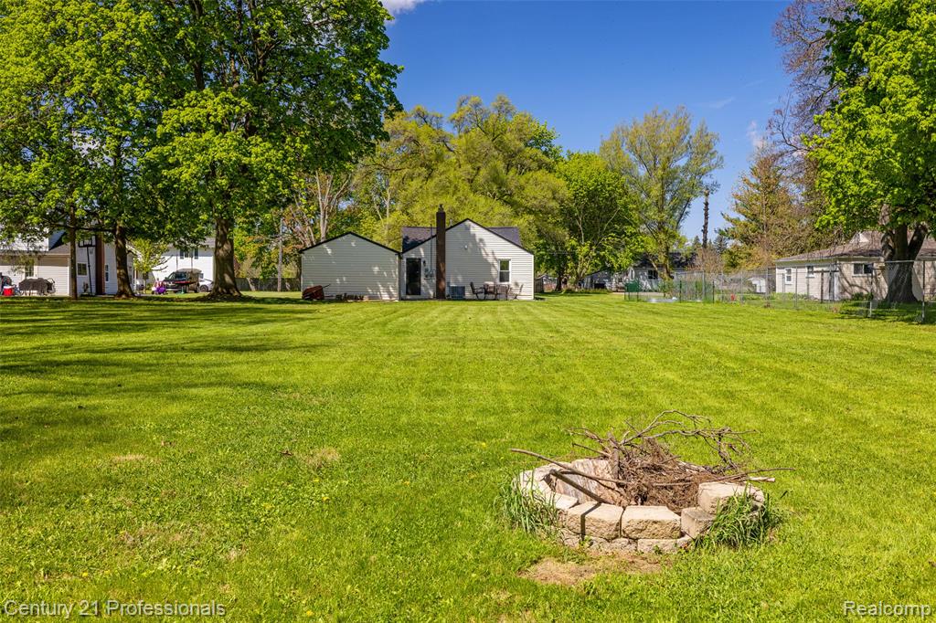 2830 Deland Road, Waterford, MI 48329 — Photo 28