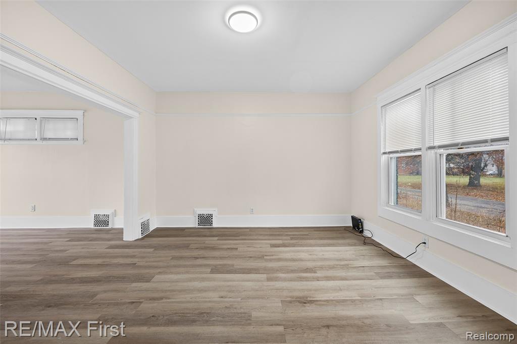 556 Leicester Court, Detroit, MI 48202 — Photo 5