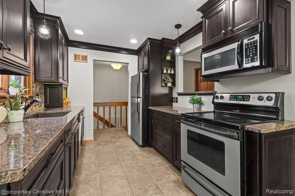 958 New Haven Court, Northville, MI 48167 — Photo 2