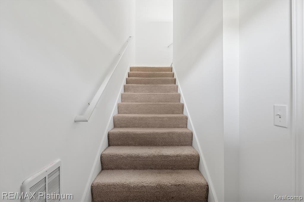 742 Olde English Circle, Howell, MI 48855 — Photo 5