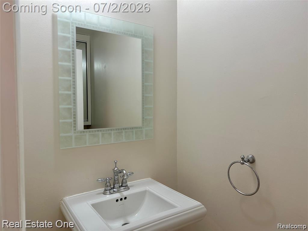 26950 ROCHELLE Street, Dearborn Heights, MI 48127 — Photo 7