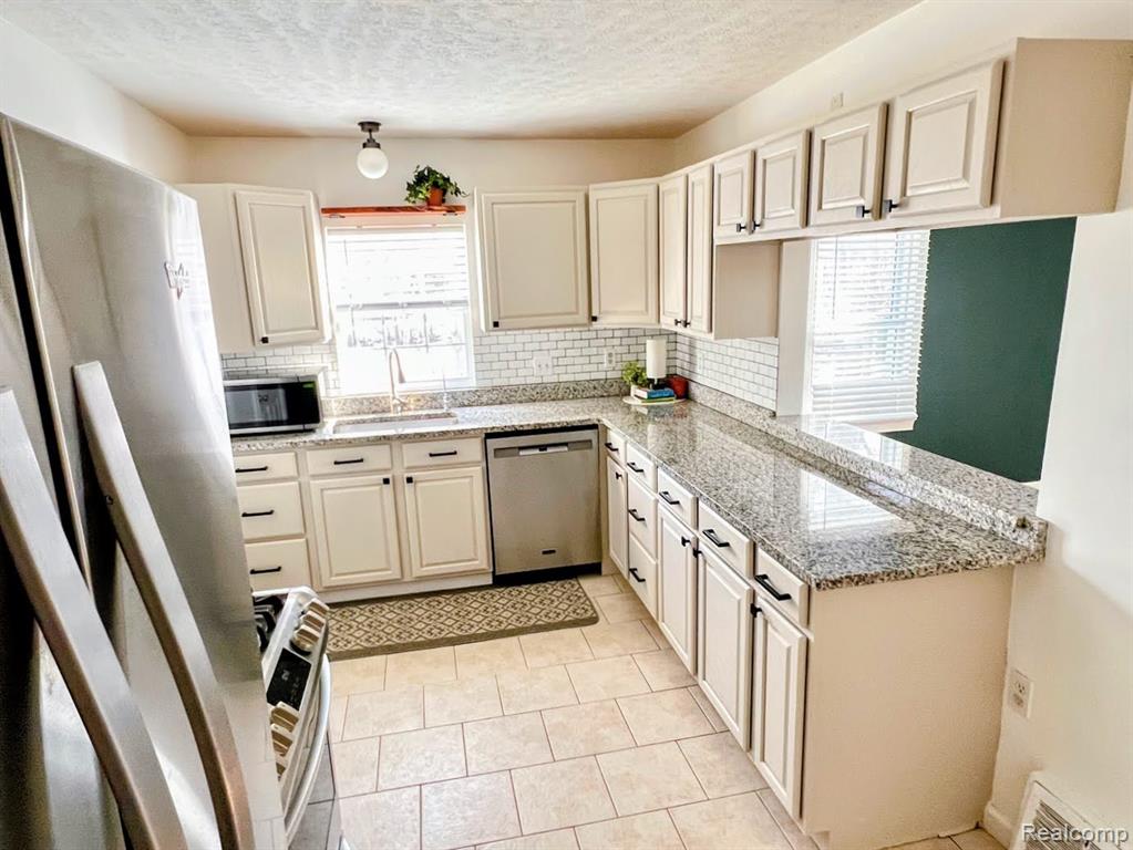 396 South Boulevard W, Rochester Hills, MI 48307 — Photo 14