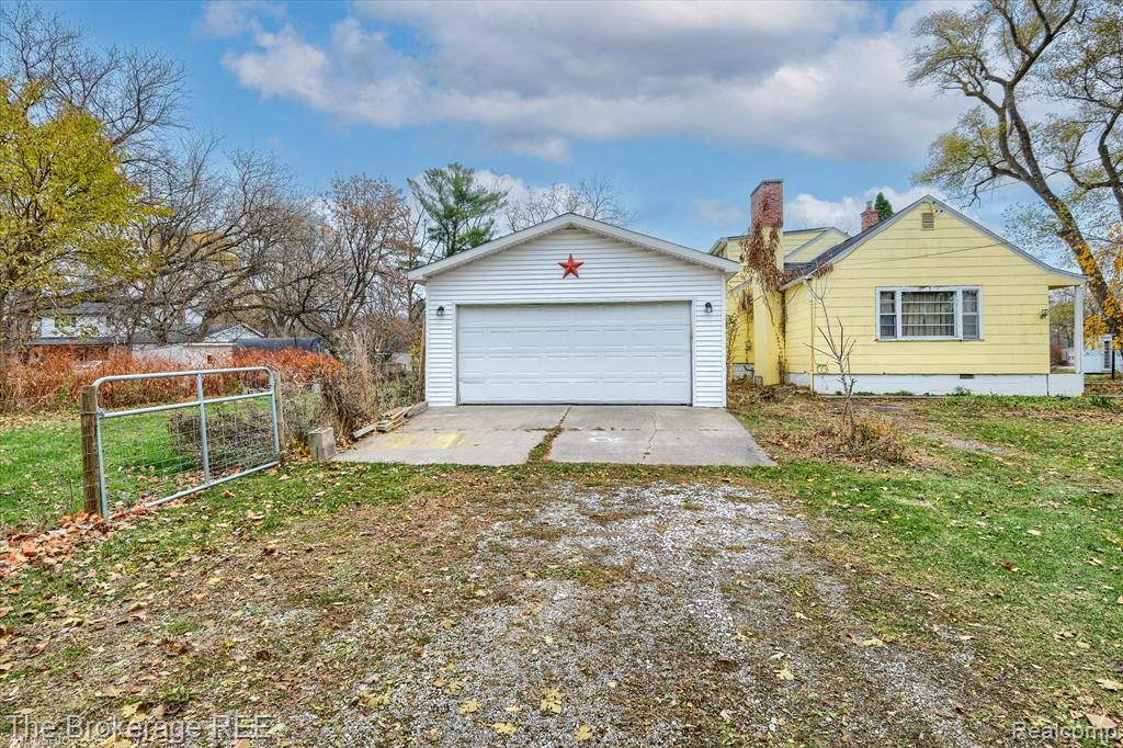 6449 Lapeer Road, Burton, MI 48509 — Photo 6