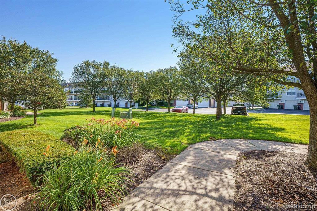 42735 Richmond Drive, Sterling Heights, MI 48313 — Photo 18