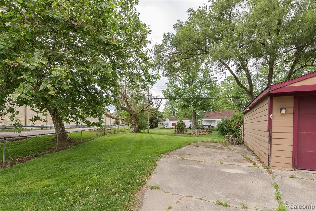 658 Kansas Avenue, Ypsilanti, MI 48198 — Photo 16