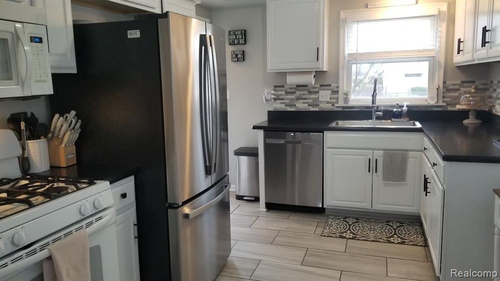 6456 BURNLY Street, Garden City, MI — Photo 6