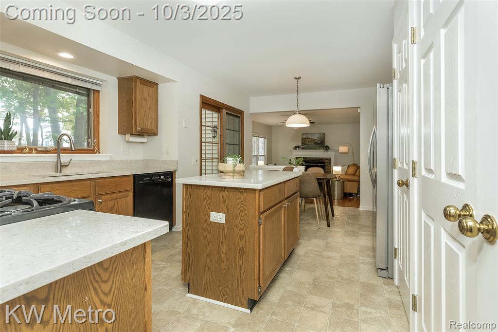435 Thornridge Court, Rochester Hills, MI 48307 — Photo 12