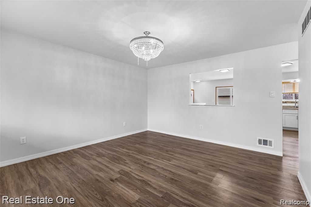 8456 Robindale Avenue, Dearborn Heights, MI 48127 — Photo 3