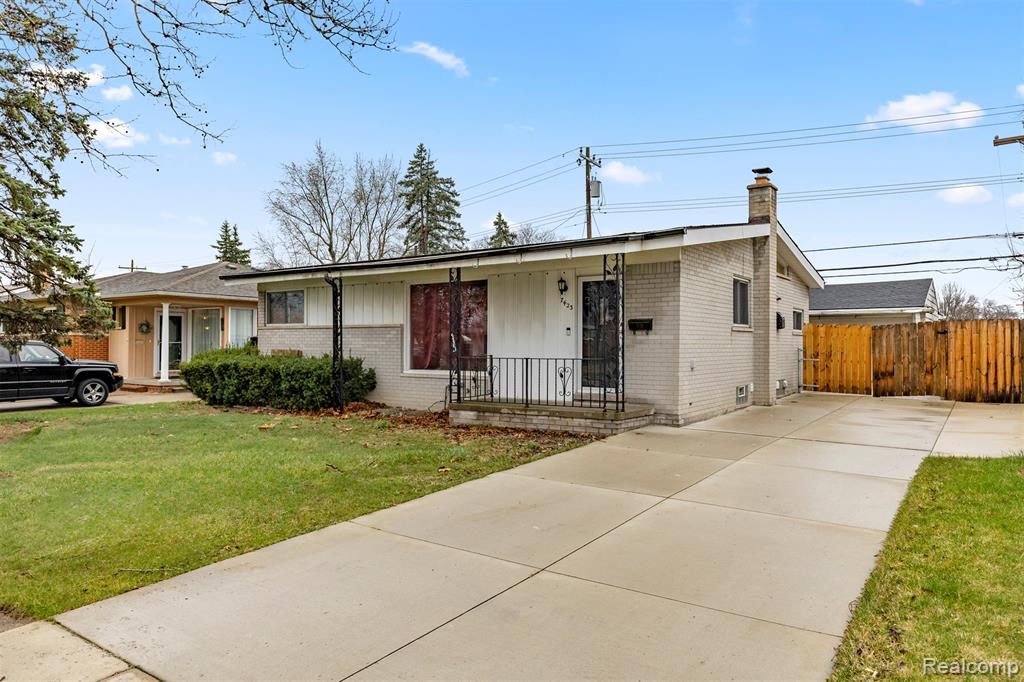 7423 Amboy Street, Dearborn Heights, MI 48127