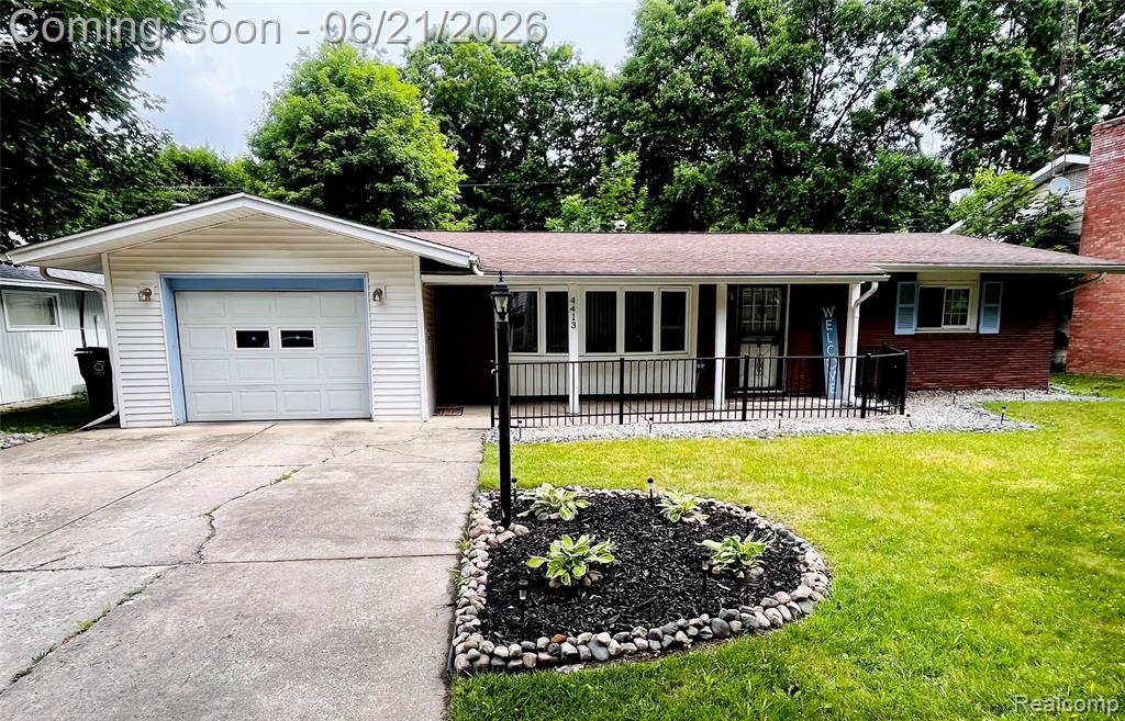 4413 Greenbrook Lane, Flint, MI 48507 — front exterior