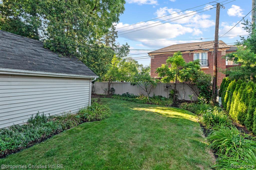 532 Wallace Street, Birmingham, MI 48009 — Photo 31