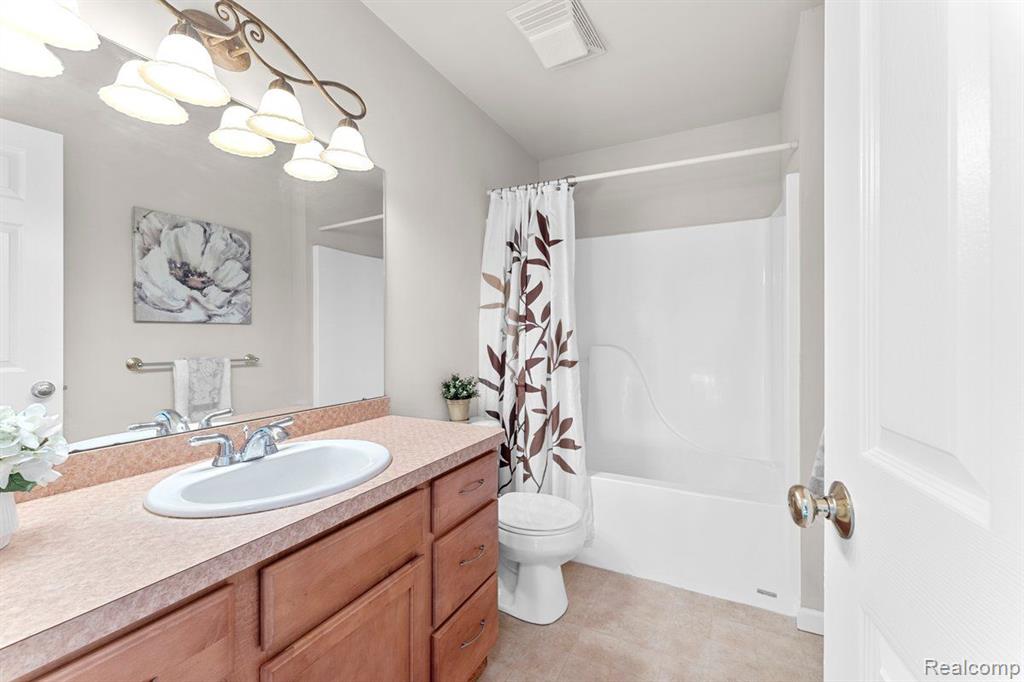 348 PEMBROKE Drive, Saline, MI 48176 — Photo 22