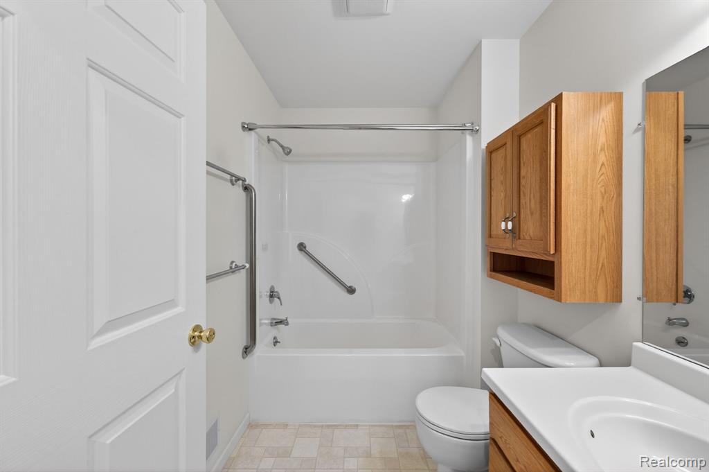 100 Aberdeen Drive, 36, Flushing, MI 48433 — Photo 40