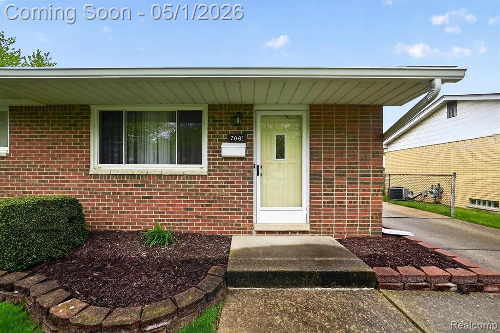 7061 London Court, Canton, MI 48187 — Photo 2