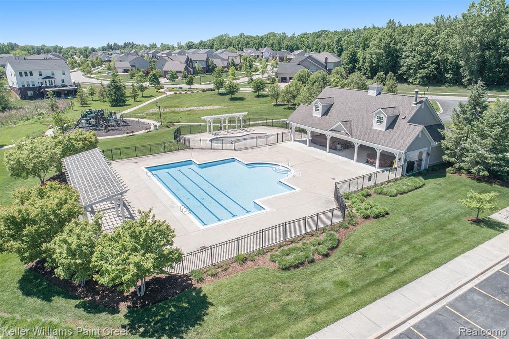 894 Wynstone Circle N, Oakland, MI — Photo 57