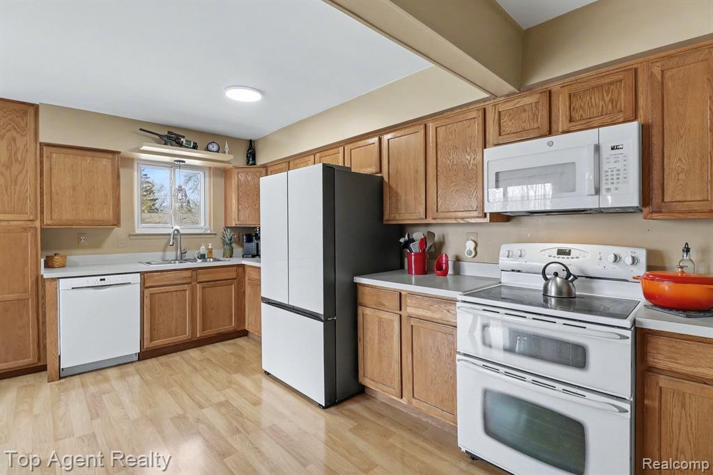1010 Pelham Boulevard, Waterford, MI 48328 — Photo 10