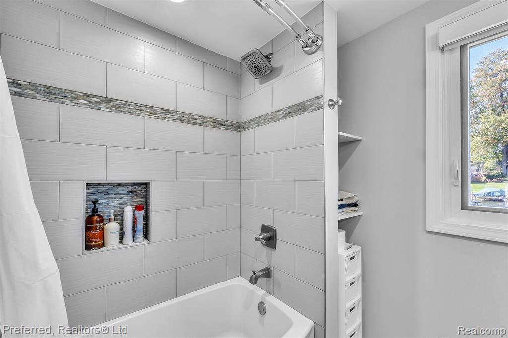 7660 Maceday Lake Road, Waterford, MI 48329 — Photo 65