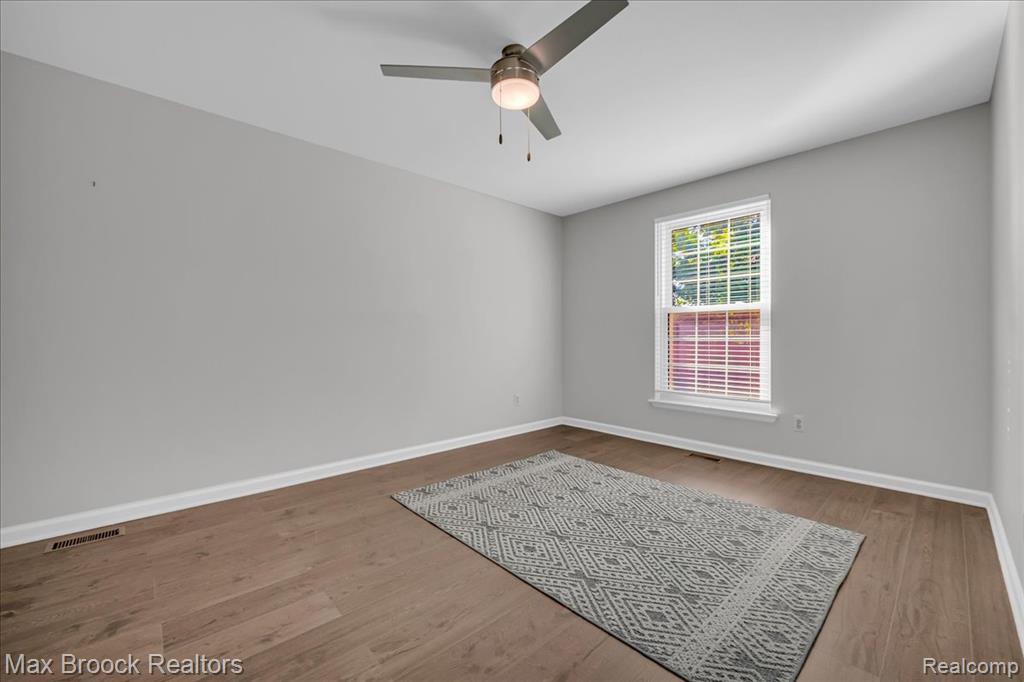7617 Woodview Drive, Waterford, MI 48327 — Photo 12