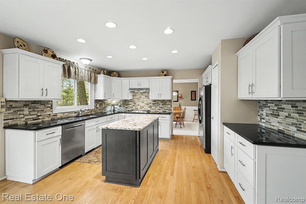 8189 High Point Trail, White Lake, MI — Photo 11