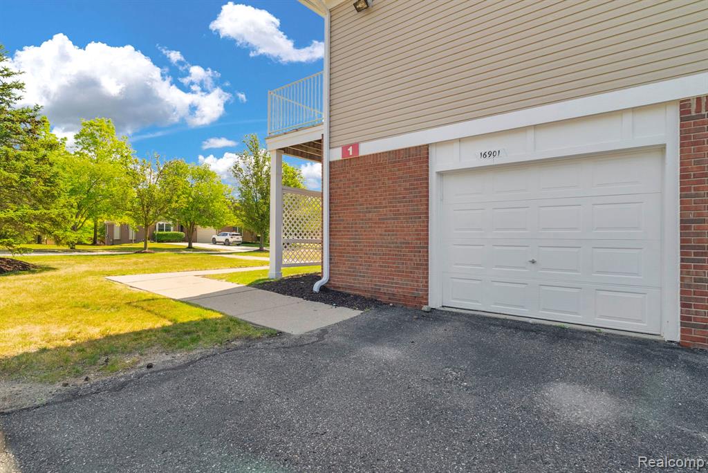 16901 Carriage Way, Northville, MI — Photo 33