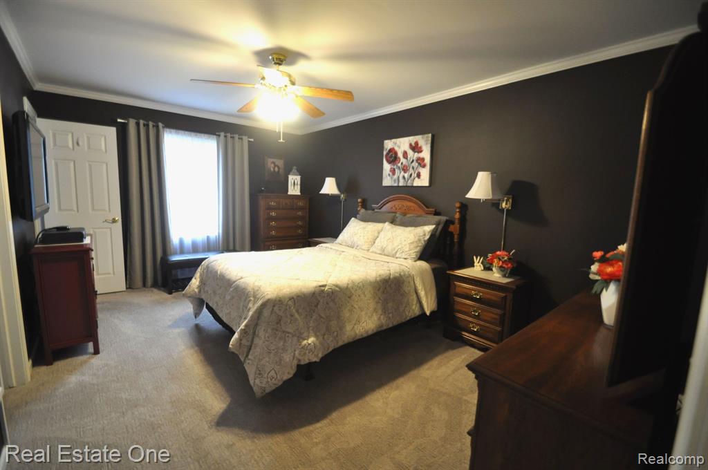 46654 SPRINGHILL Drive, Utica, MI 48317 — Photo 13