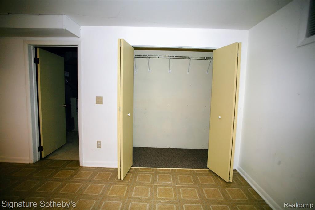 5800 Paramus, Clawson, MI — Photo 17