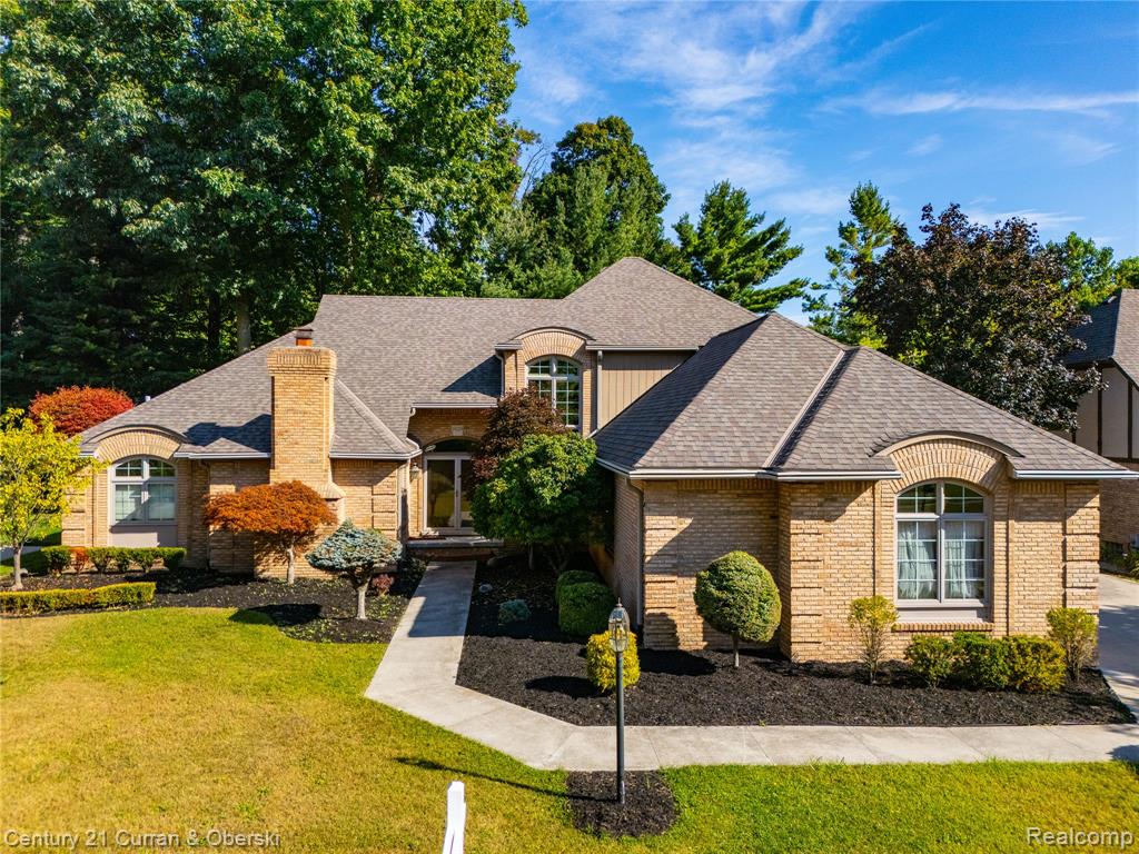 9039 Oakridge Trail, Shelby Twp, MI 48317 — front exterior