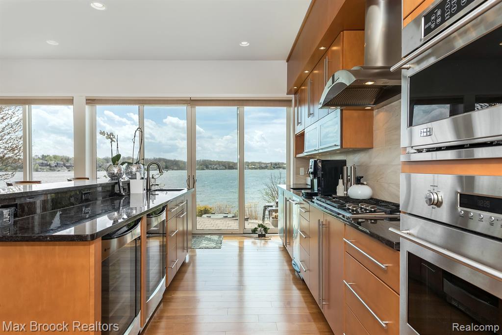 5681 SHORE Drive, Orchard Lake Village, MI 48324 — Photo 17