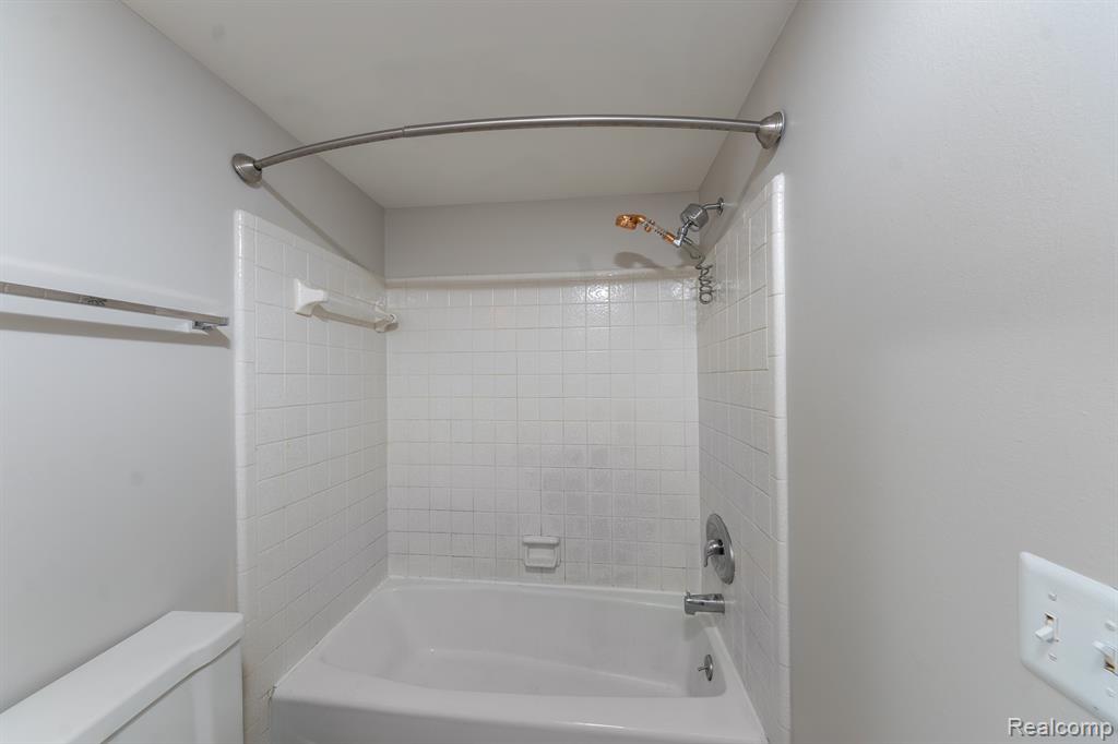 505 W Highland Road, Howell, MI 48843 — Photo 16