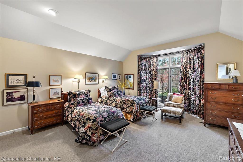 5579 Pine Brooke Court, Bloomfield Hills, MI 48304 — Photo 20