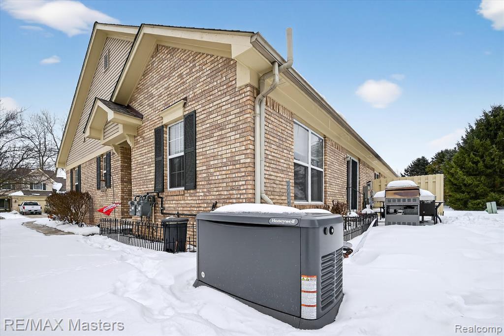 25409 Willowbrook Court, Flat Rock, MI 48134 — Photo 2