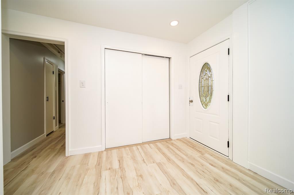 19041 Bungalow Drive, Lathrup Village, MI 48076 — Photo 10