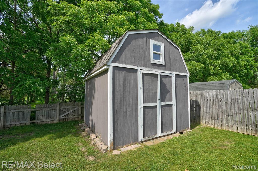4399 Eagle Lane, Burton, MI 48519 — Photo 40