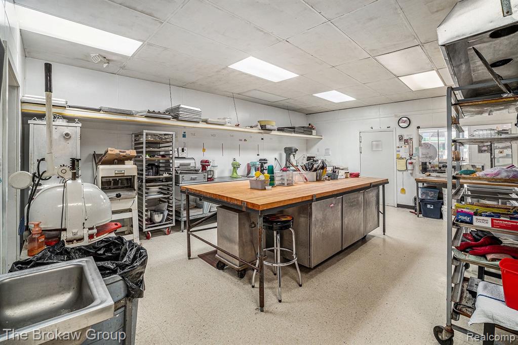 5518 E Atherton Road, Burton, MI 48519 — Photo 10