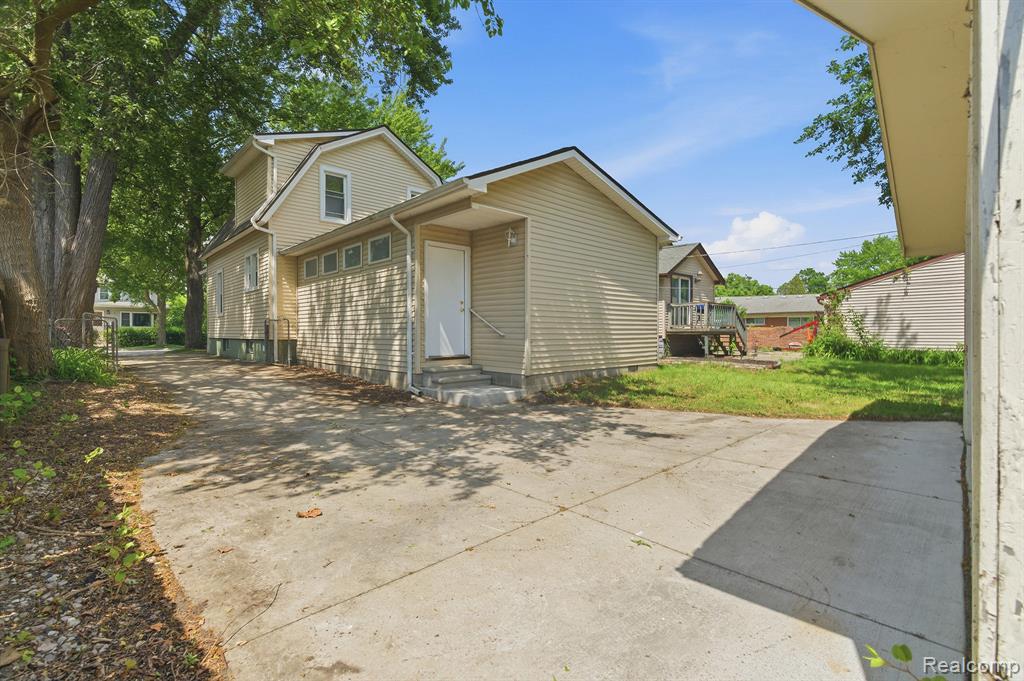147 Crocker Boulevard, Mount Clemens, MI 48043 — Photo 2
