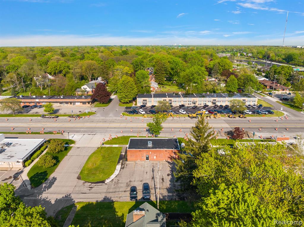 27241 SOUTHFIELD Road, Lathrup Village, MI 48076 — Photo 32