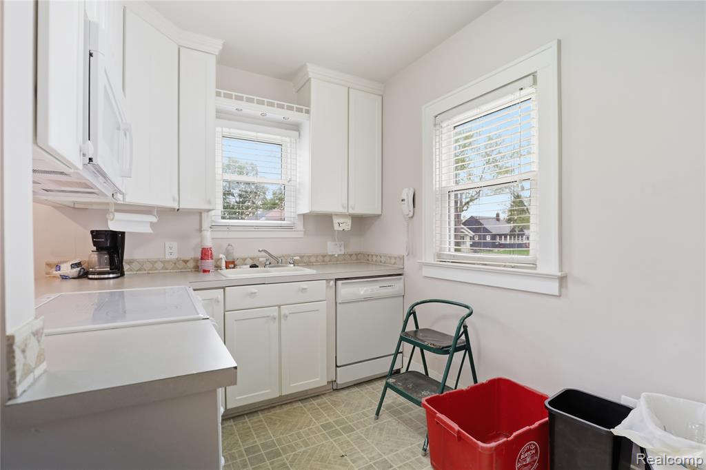 3317 Cheyenne Avenue, Burton, MI 48529 — Photo 8