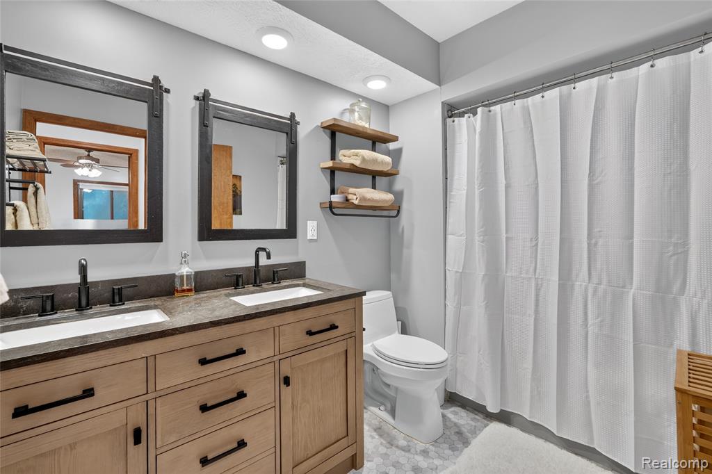 8655 Joey Drive, Pinckney, MI 48169 — Photo 24