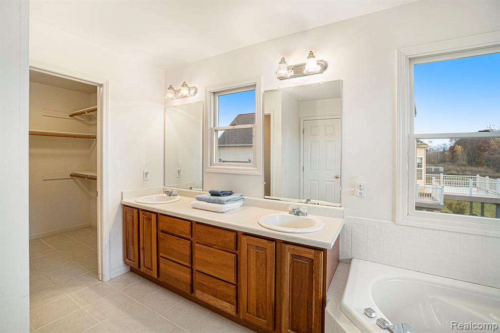 4382 Oak Tree Court, Fenton, MI 48430 — Photo 26