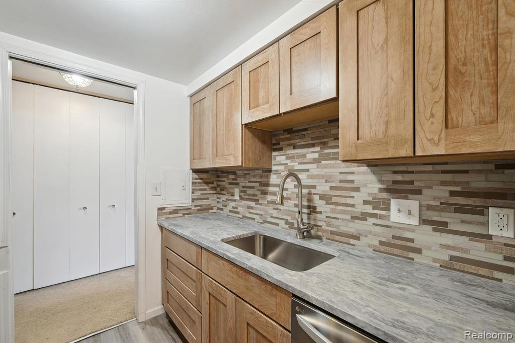 8200 E Jefferson, #1202, Detroit, MI 48214 — Photo 9