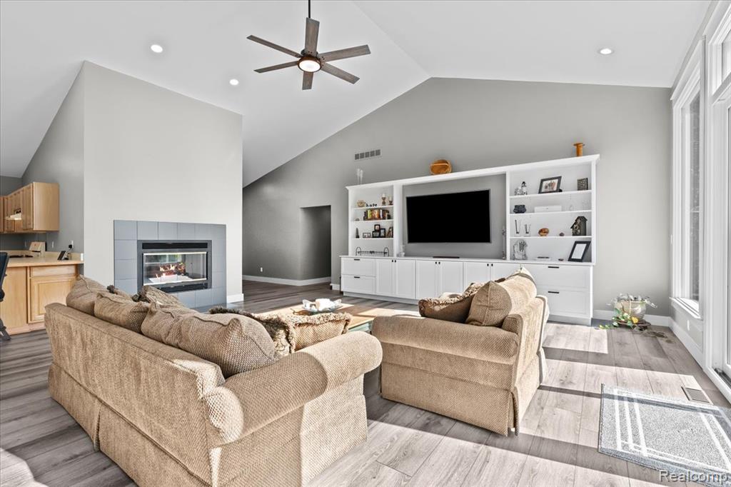 12002 Renfrew Court, Hartland, MI 48353 — Photo 20