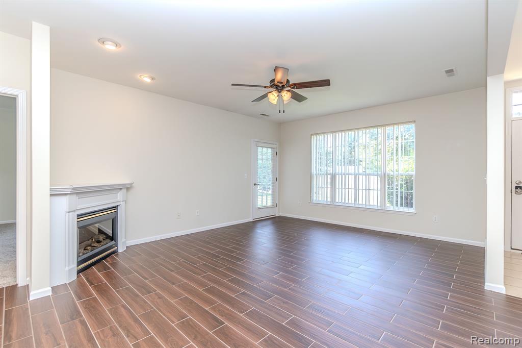 8106 CHESAPEAKE Circle, Walled Lake, MI 48390 — Photo 11