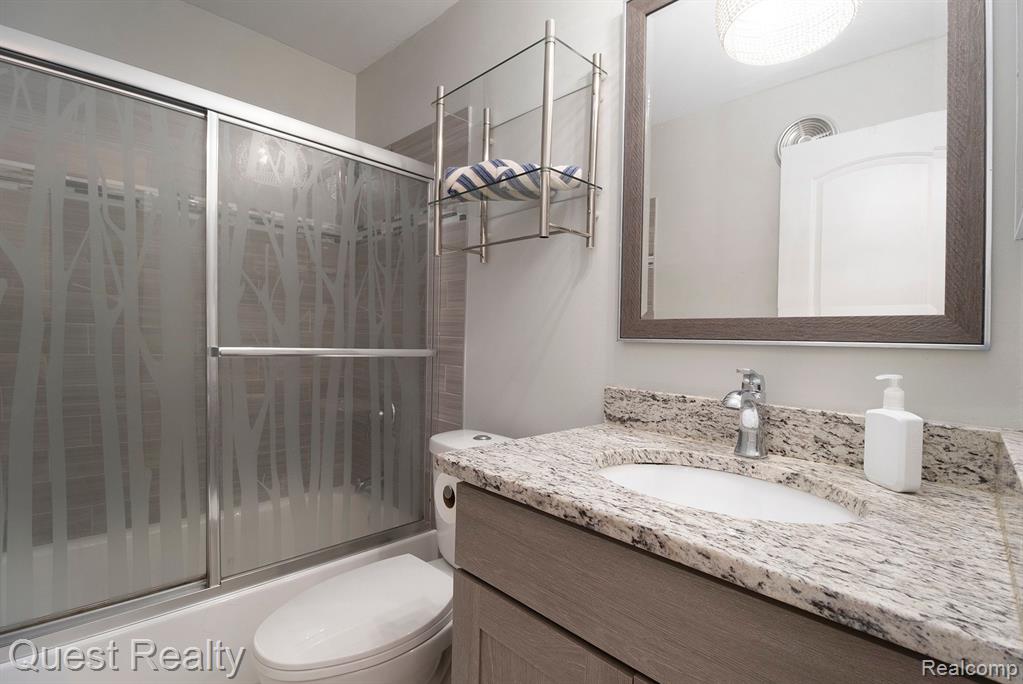 4905 CROOKS Road, B2, Royal Oak, MI 48073 — Photo 12