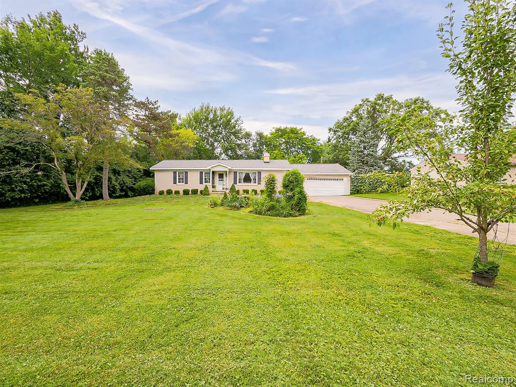 52010 11 Mile Road, South Lyon, MI 48178 — Photo 46