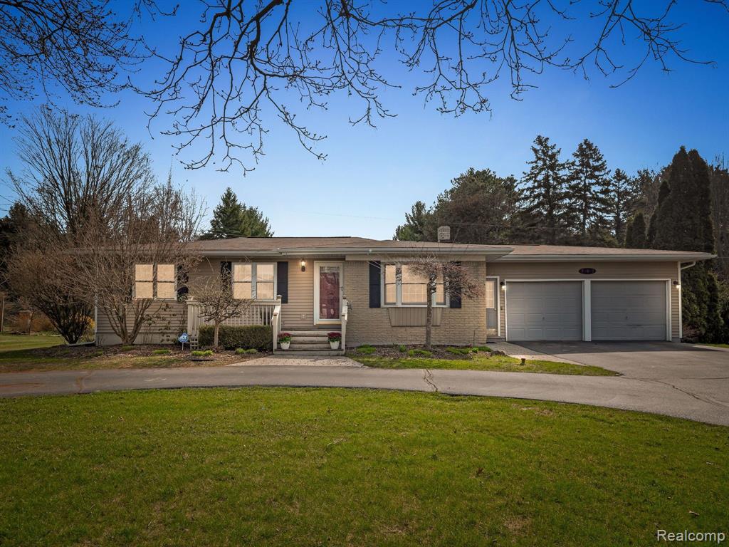 707 PINE TREE Road, Lake Orion, MI 48362 — Photo 3