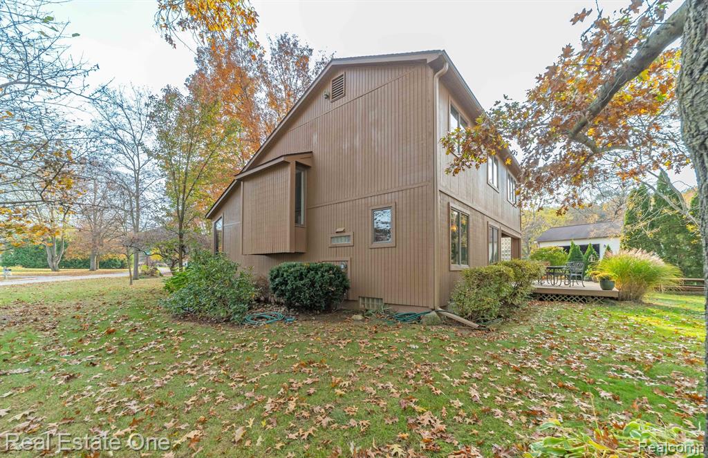 8260 ENGLEWOOD Drive, Clarkston, MI — Photo 13