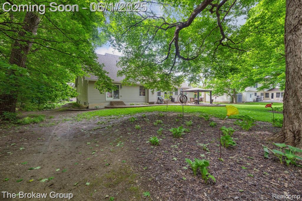 6387 Pinebrook Lane, Burton, MI 48509 — Photo 45