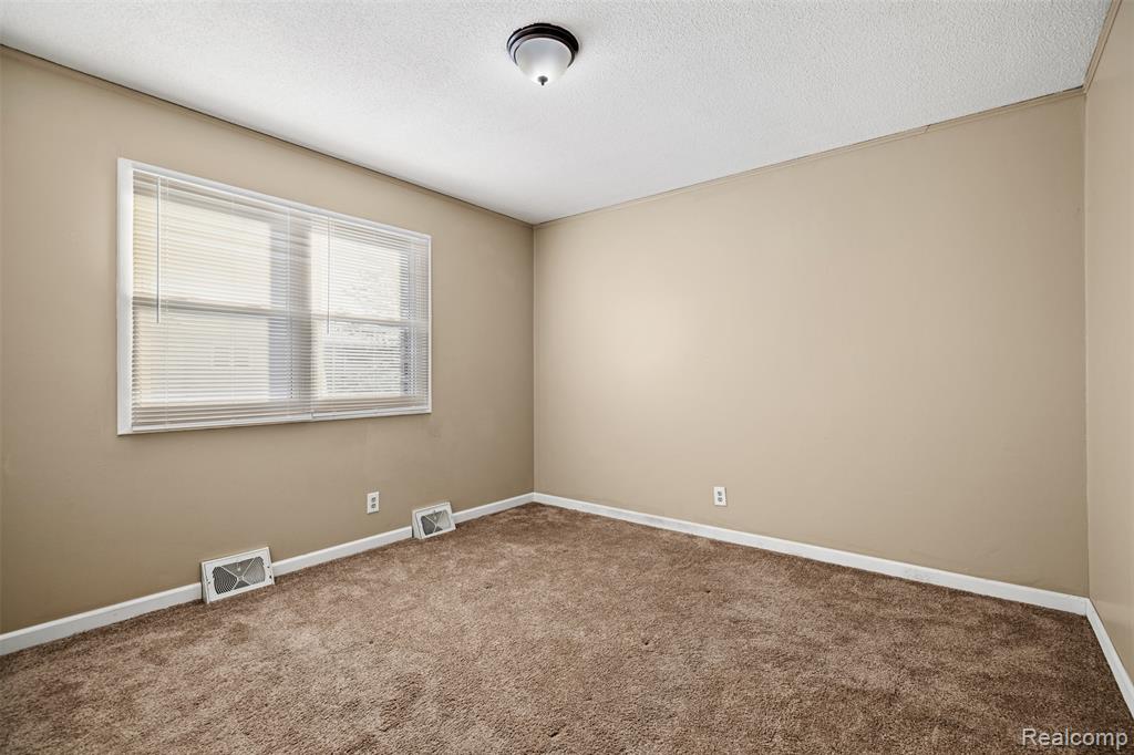 13339 Lake Point Boulevard, Belleville, MI 48111 — Photo 10