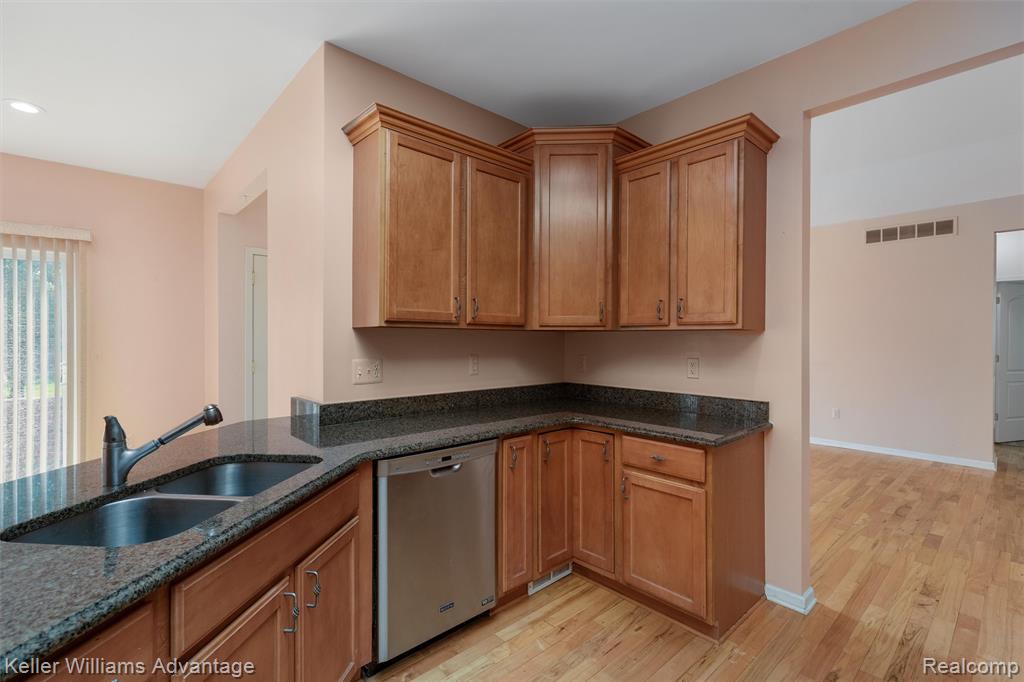 50003 Samuel Court, Shelby Twp, MI 48317 — Photo 12
